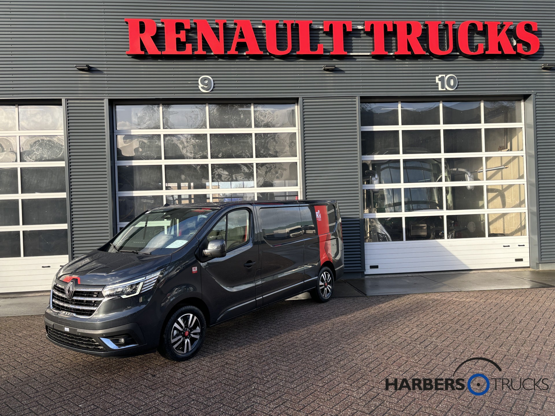 Renault Trafic L2H1 Red Exclusive 150PK Automaat, Luxe, Trekhaak, Achterklep