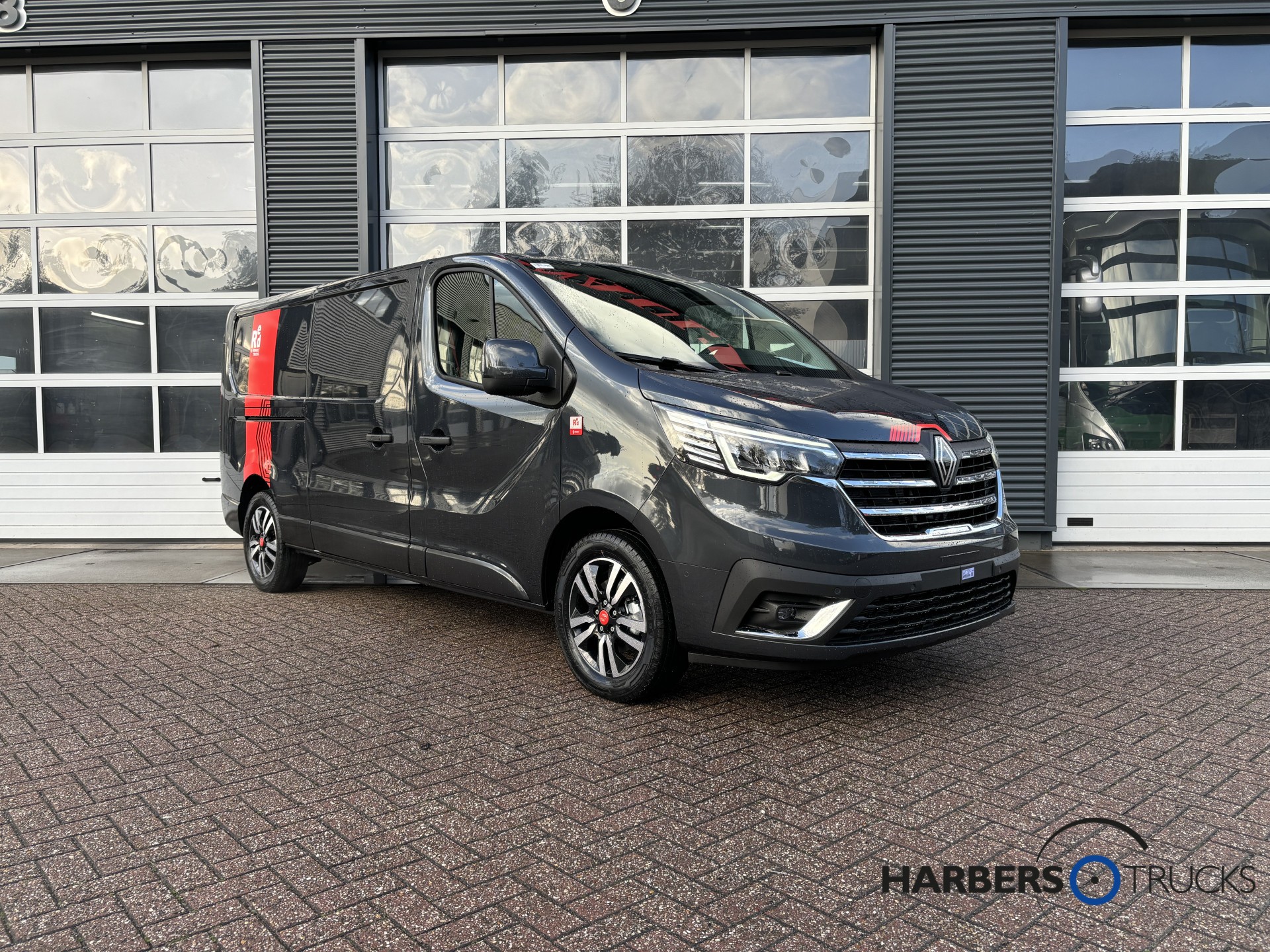 Renault Trafic L2H1 Red Exclusive 150PK Automaat, Luxe, Trekhaak, Achterklep