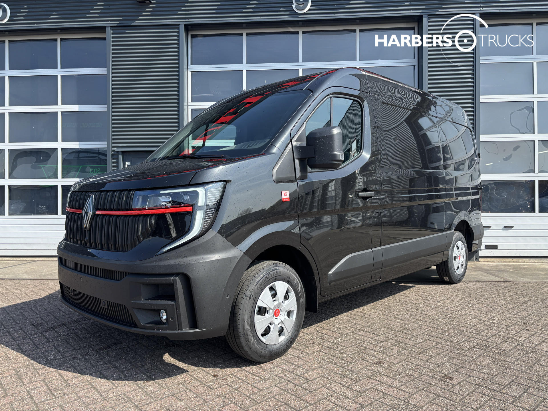 Renault Master Red Edition 150PK