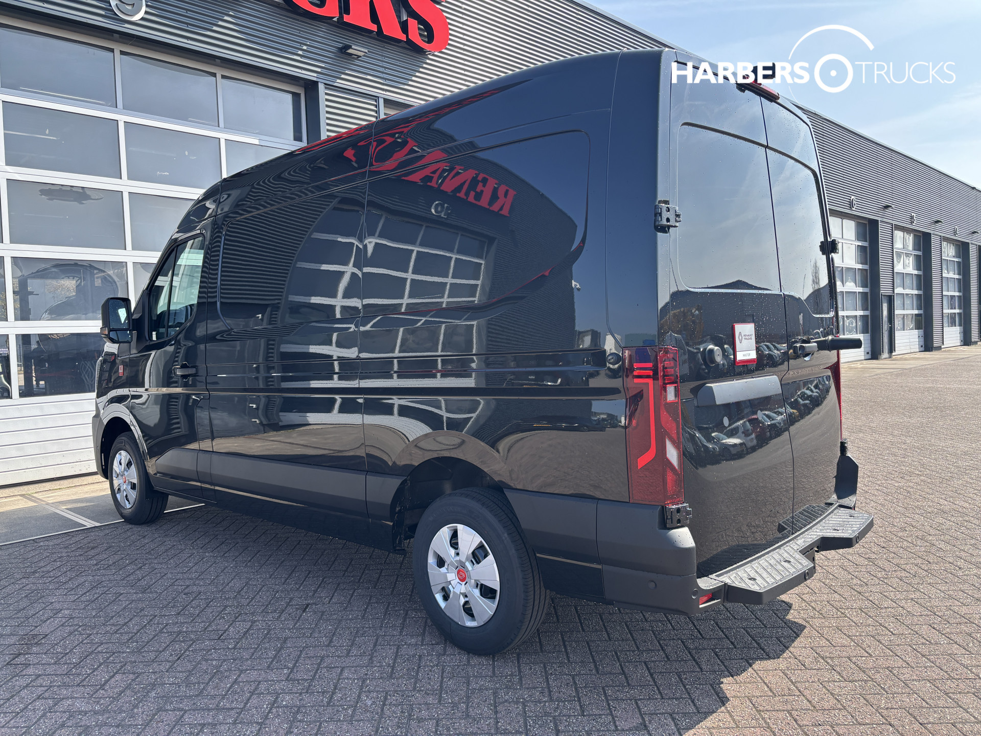 Renault Master Red Edition 150PK