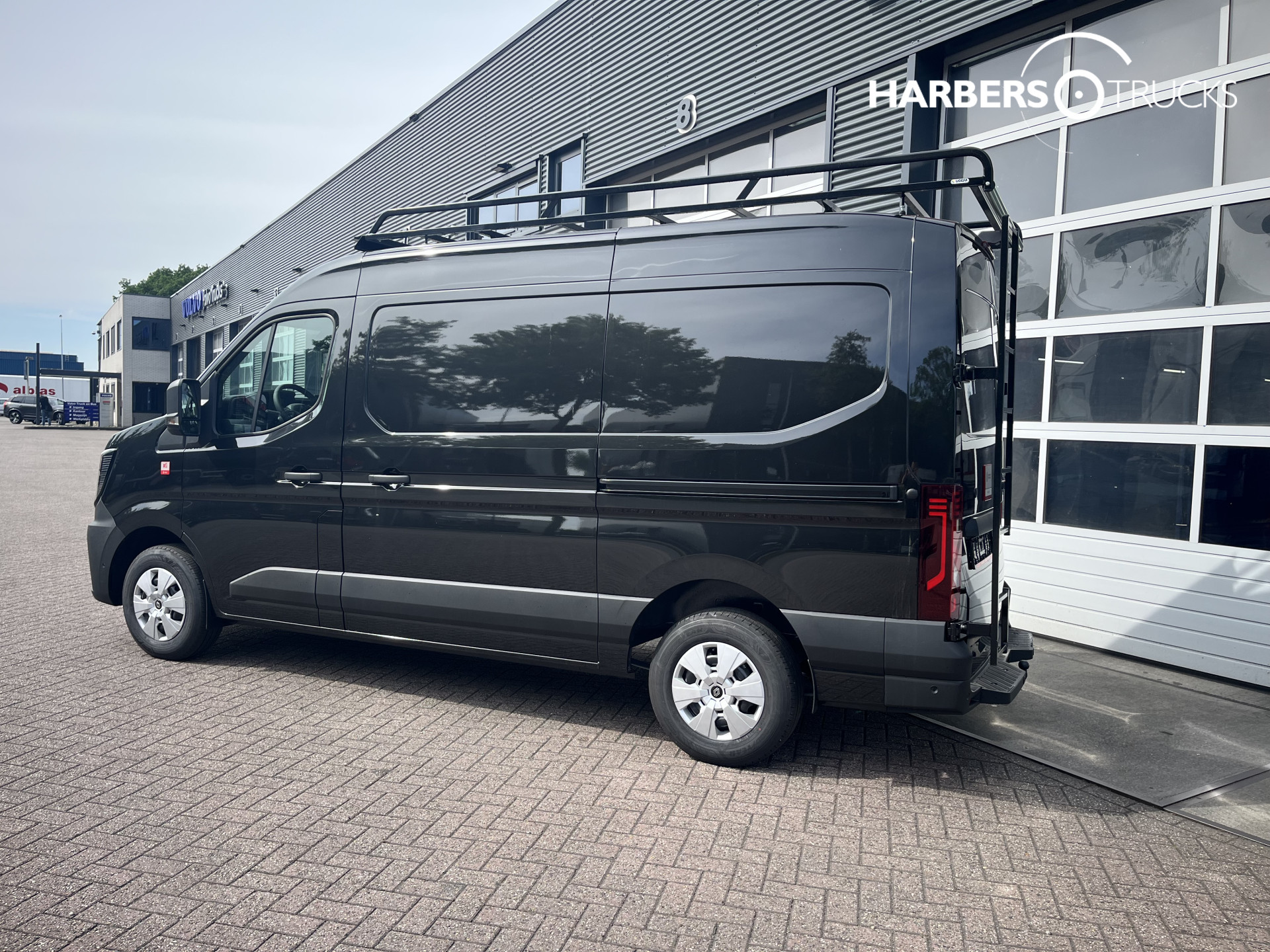 Renault Master L2H2 Red Edition