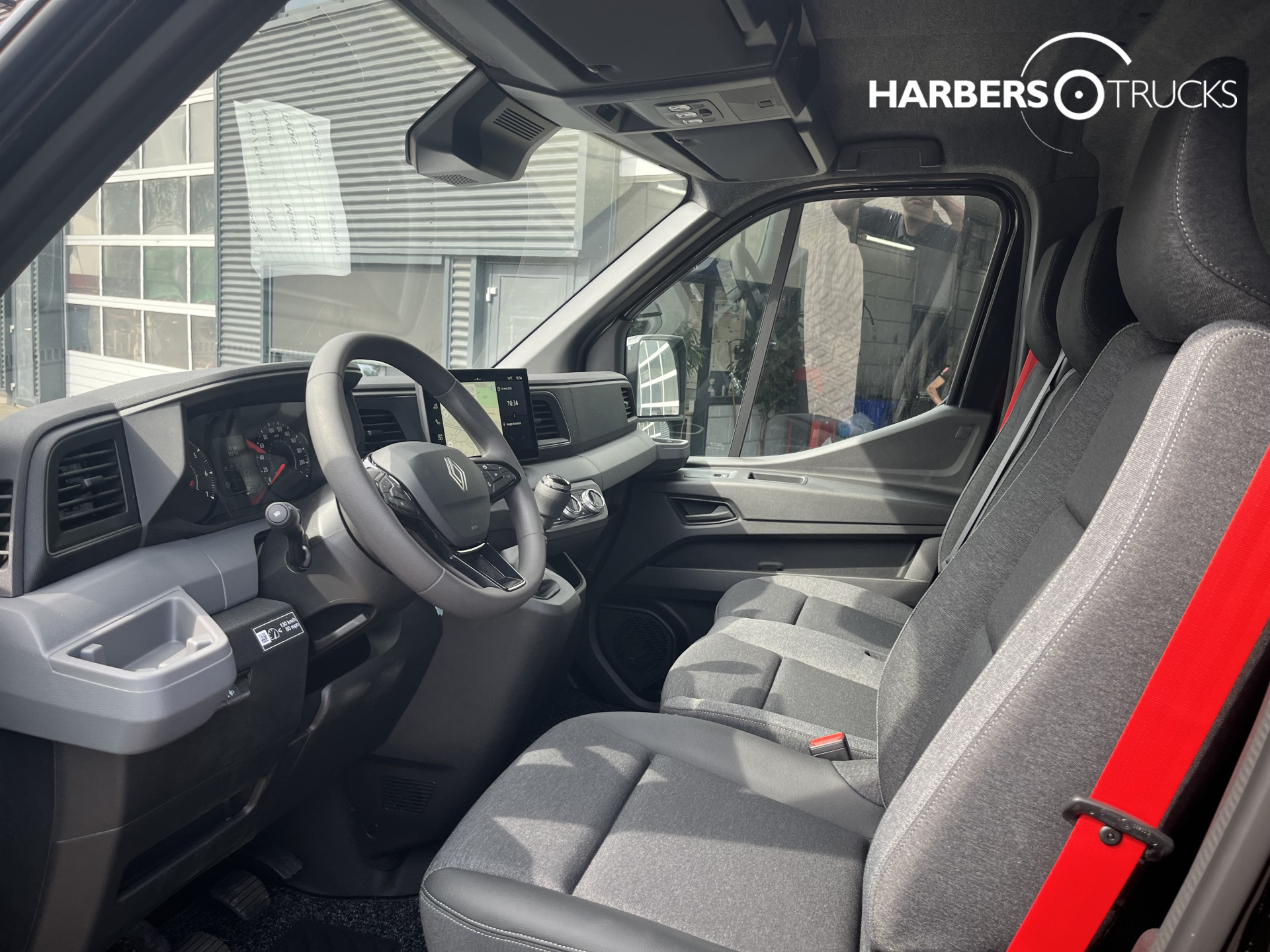 Renault Master L2H2 Red Edition