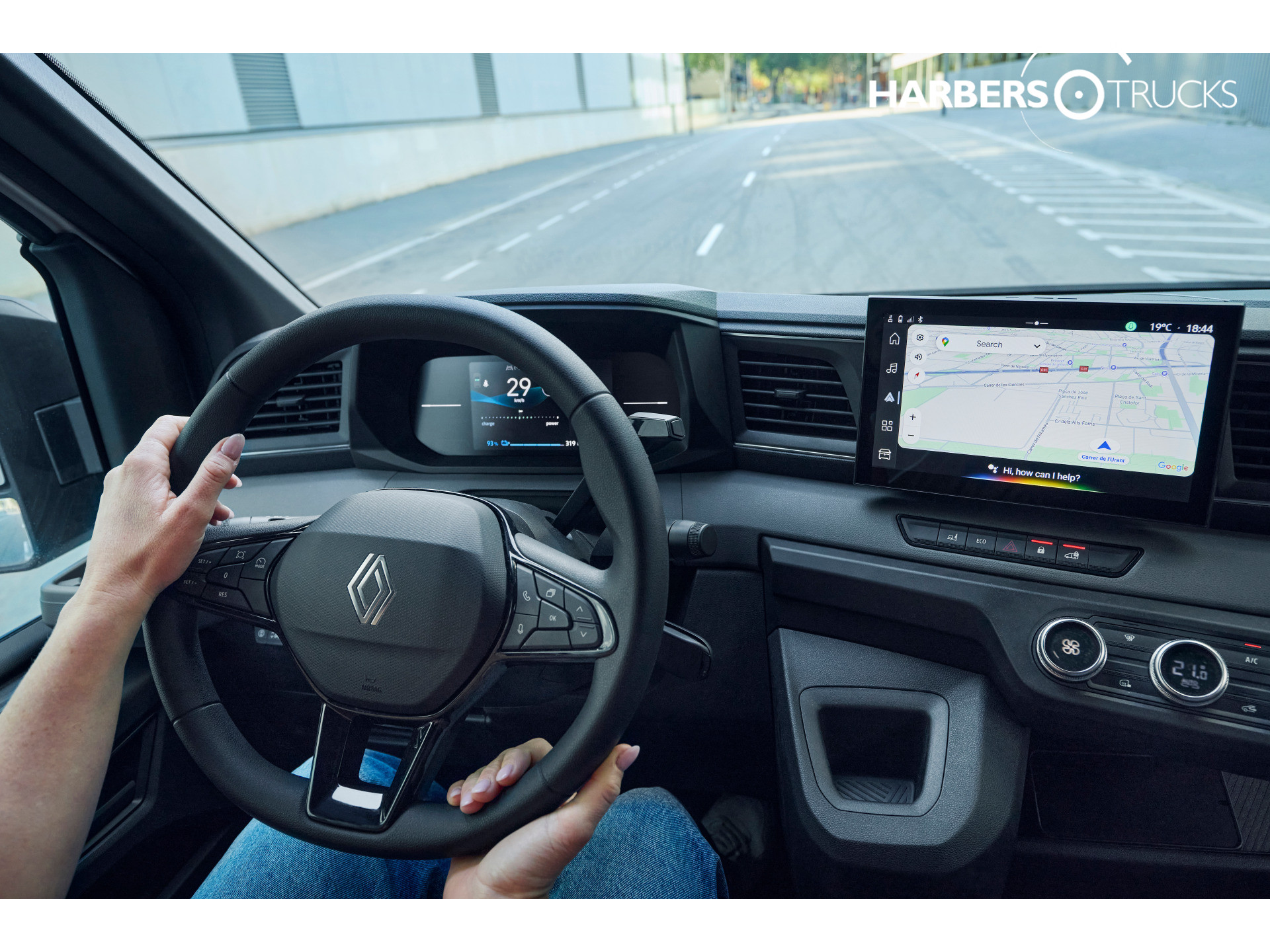 Renault Master E-Tech Red Exclusive, inclusief lm Velgen, bumper in kleur.