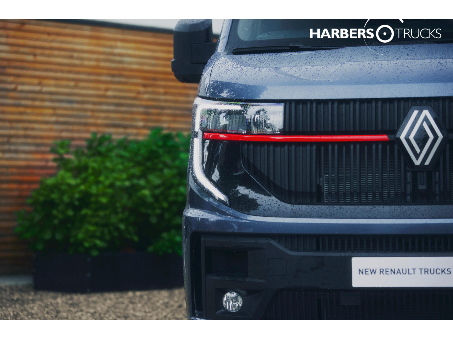 Renault Master E-Tech Red Exclusive, inclusief lm Velgen, bumper in kleur.