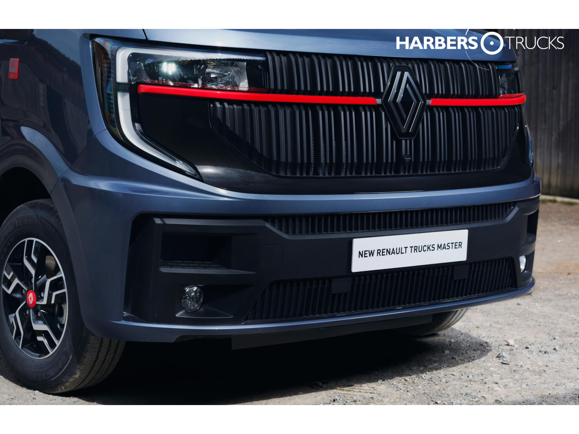 Renault Master E-Tech Red Exclusive, inclusief lm Velgen, bumper in kleur.