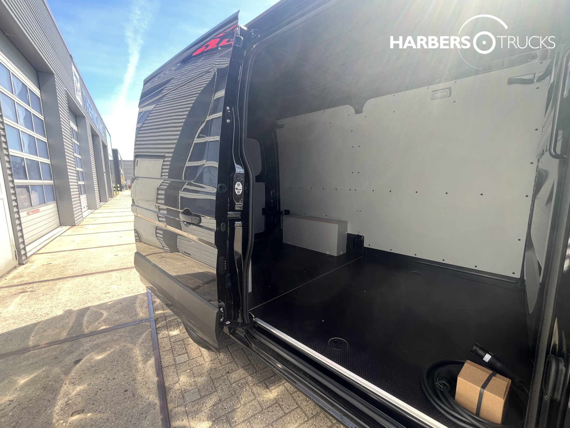 Renault Master E-Tech L2H2 Red Edition