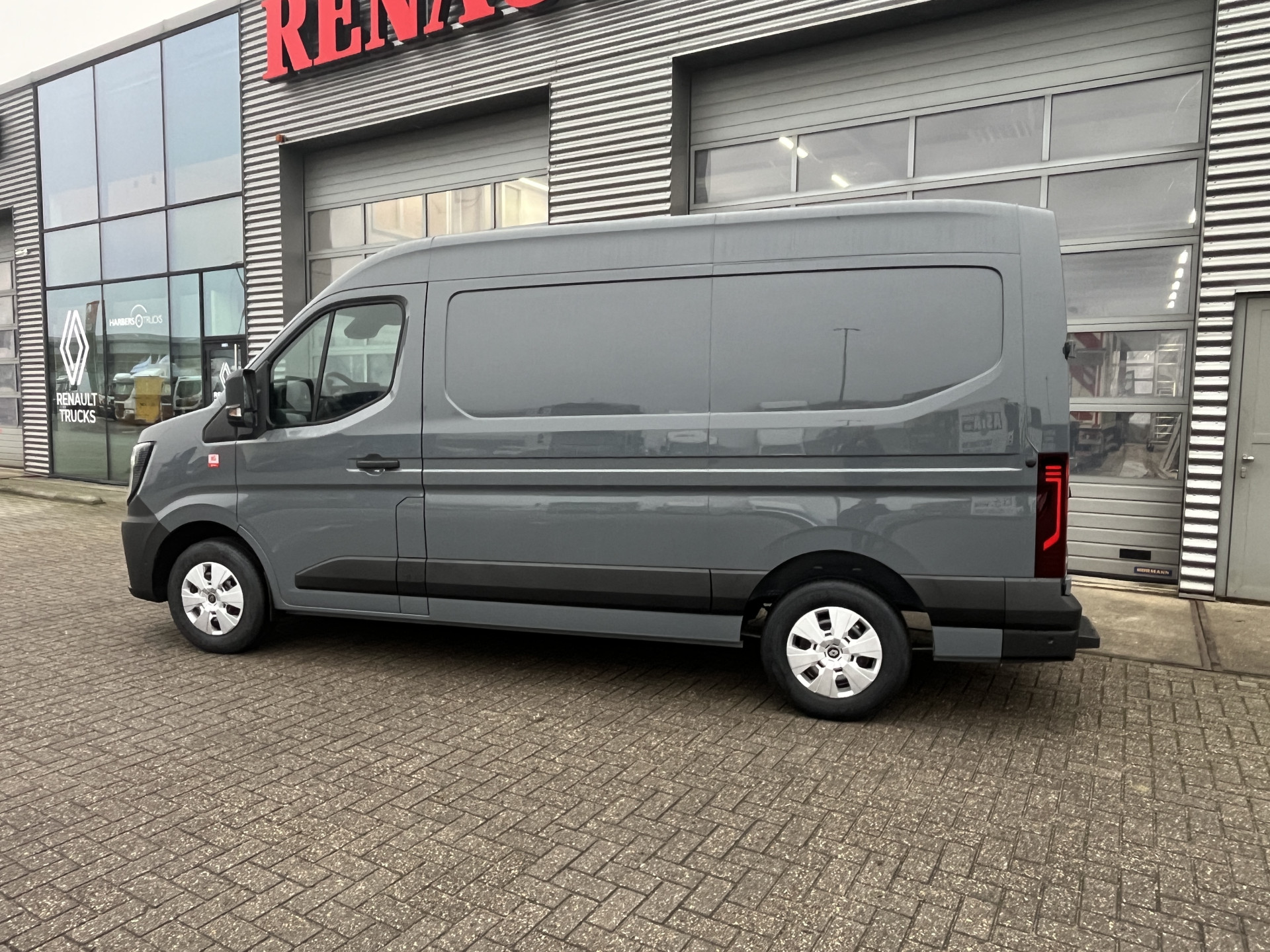 Renault Master E-Tech 87Kwh Longrange Red Edition