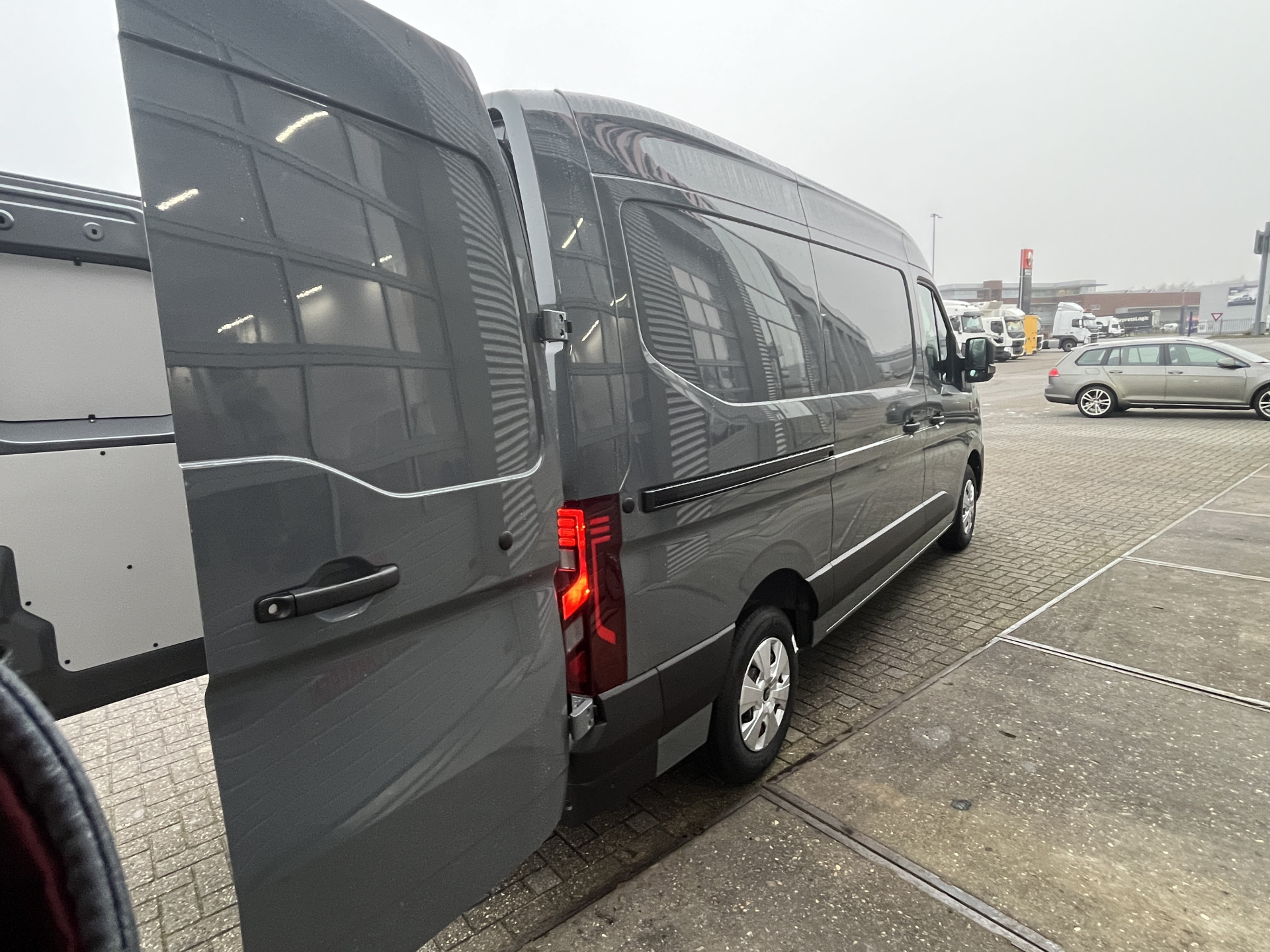 Renault Master E-Tech 87Kwh Longrange Red Edition