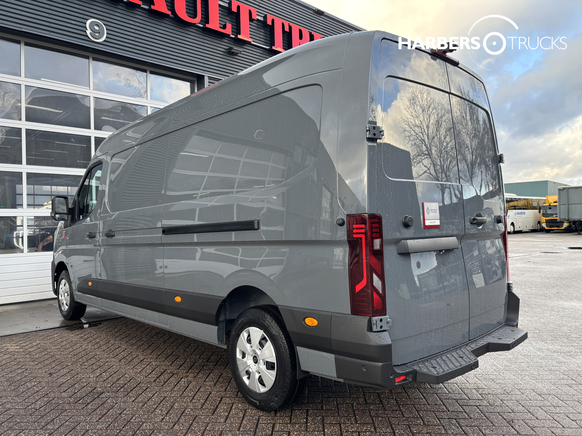 Renault Master Red Edition