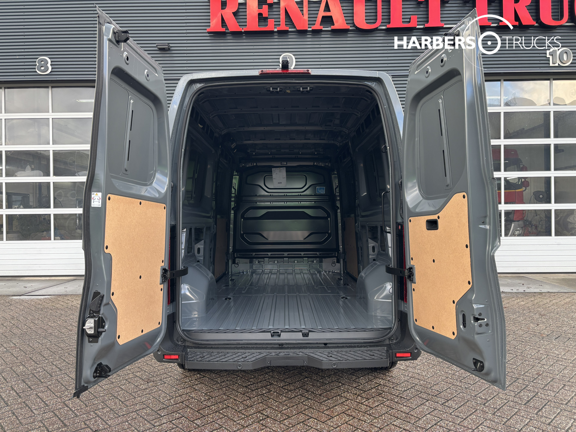 Renault Master Red Edition