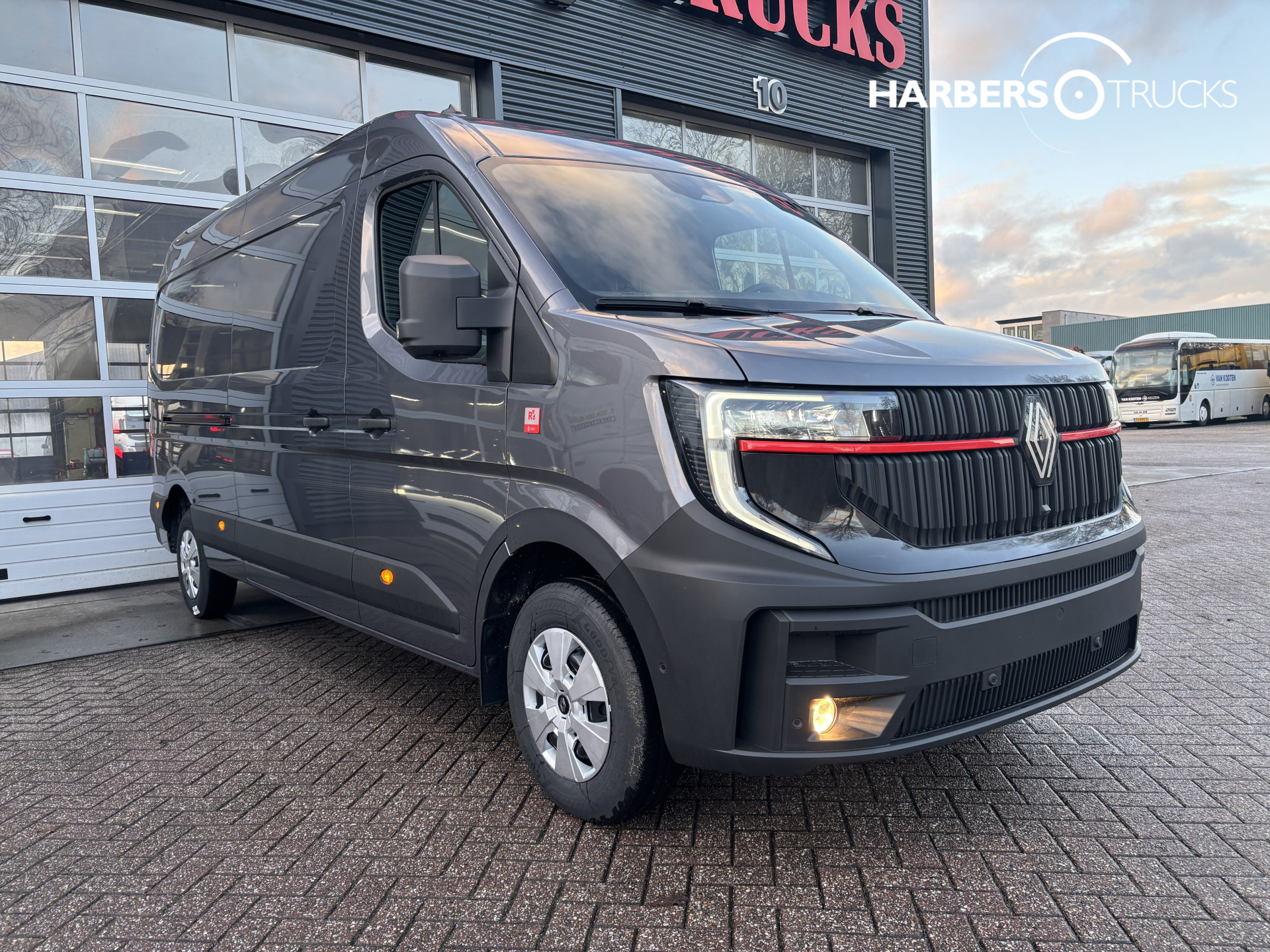 Renault Master Red Edition