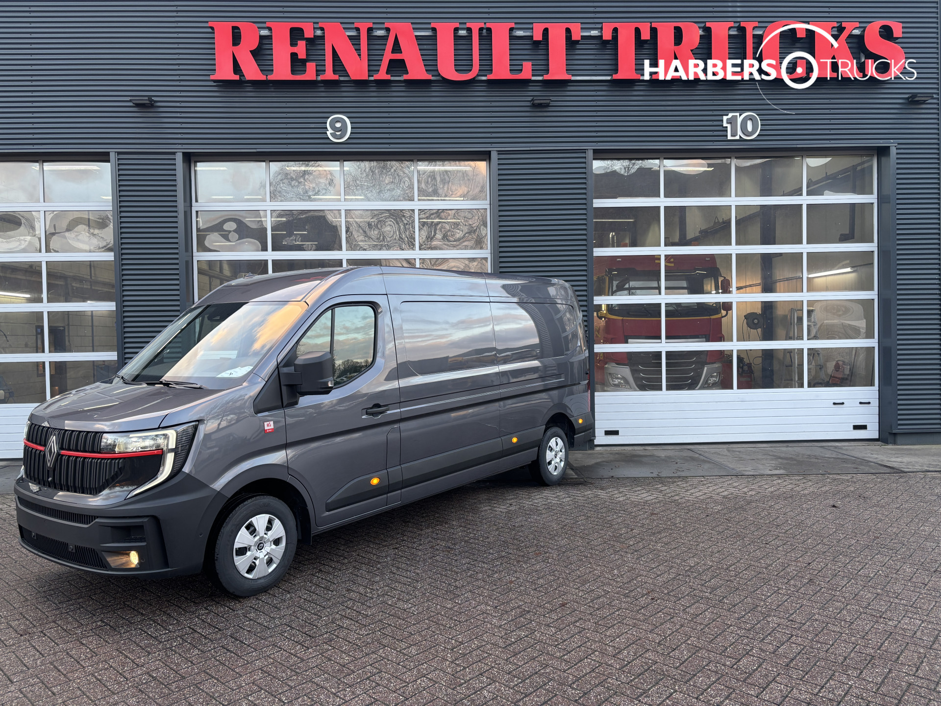 Renault Master Red Edition