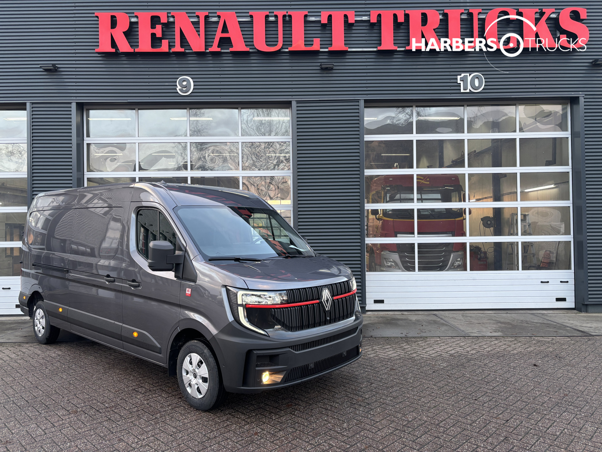 Renault Master Red Edition