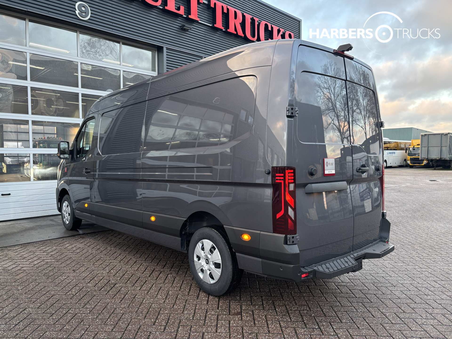 Renault Master Red Edition