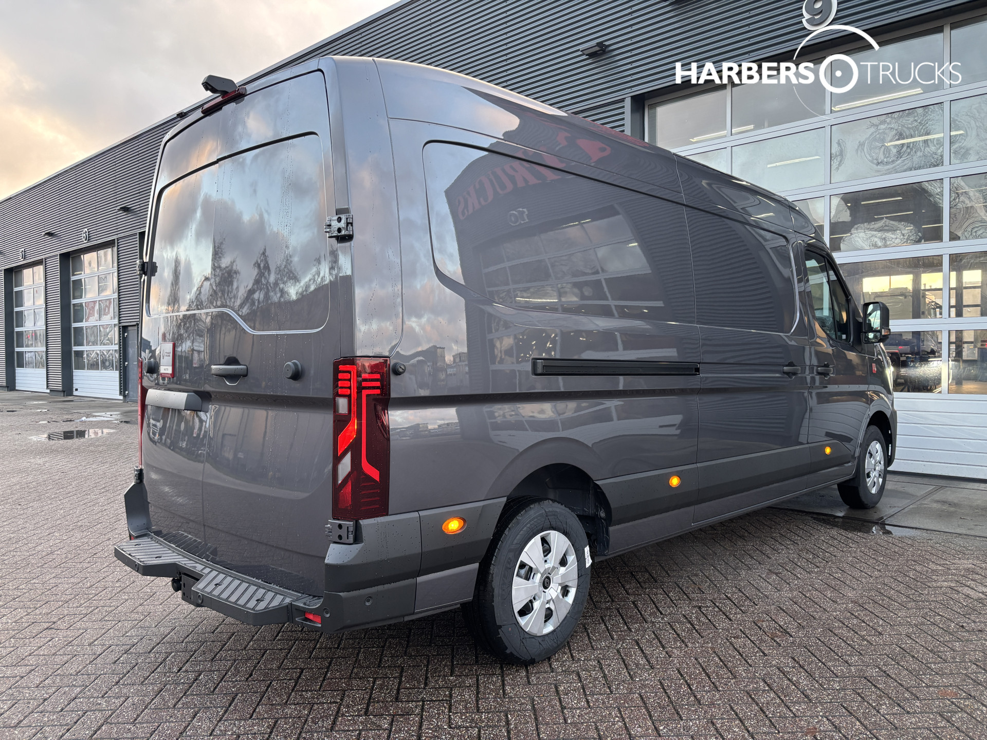 Renault Master Red Edition