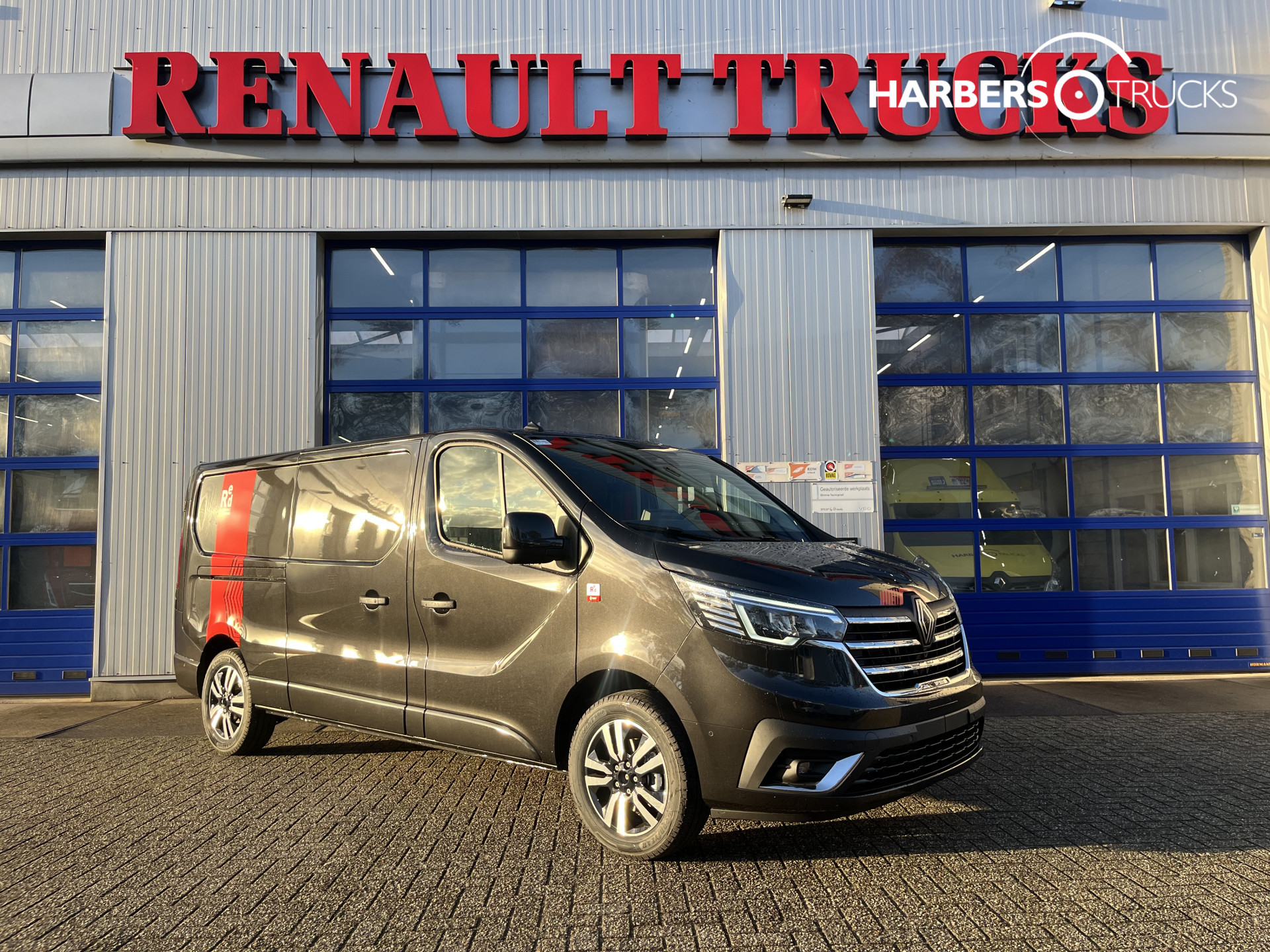 Renault Trafic Red Exclusive