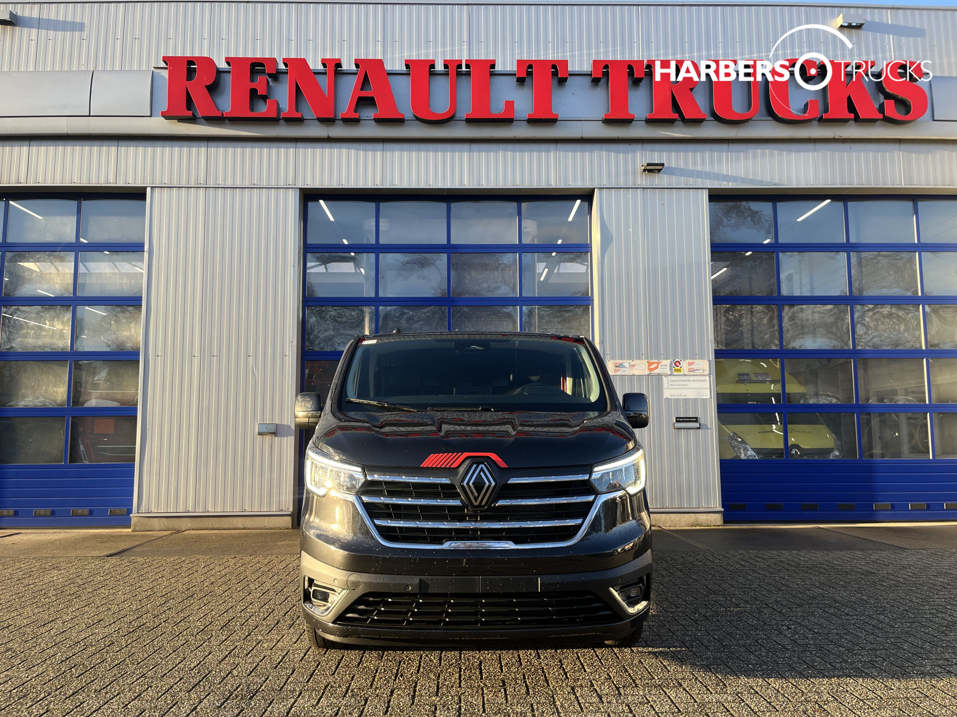 Renault Trafic Red Exclusive