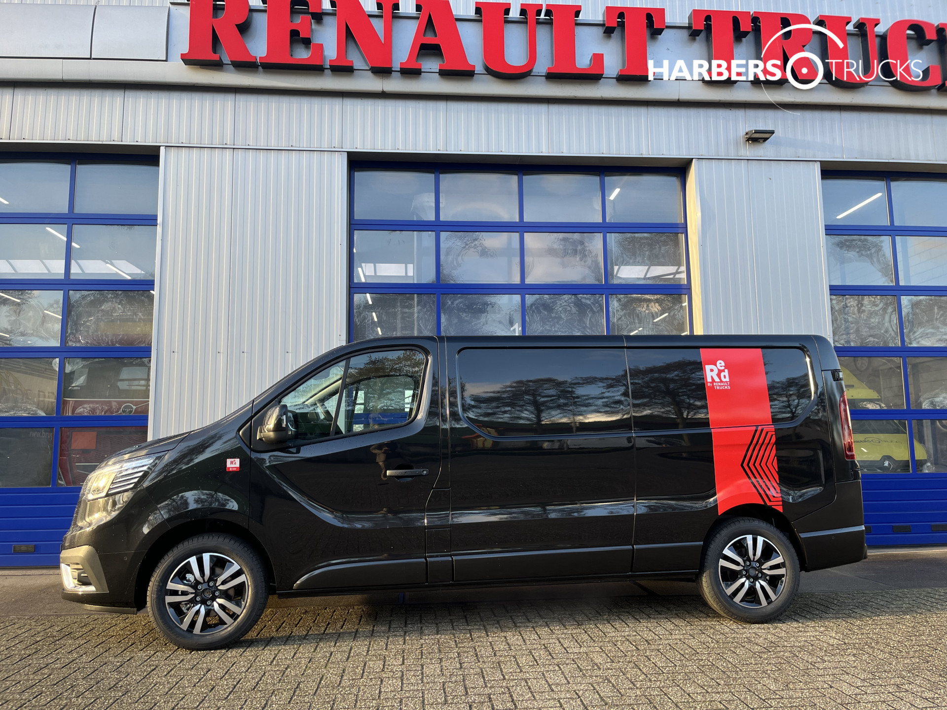 Renault Trafic Red Exclusive