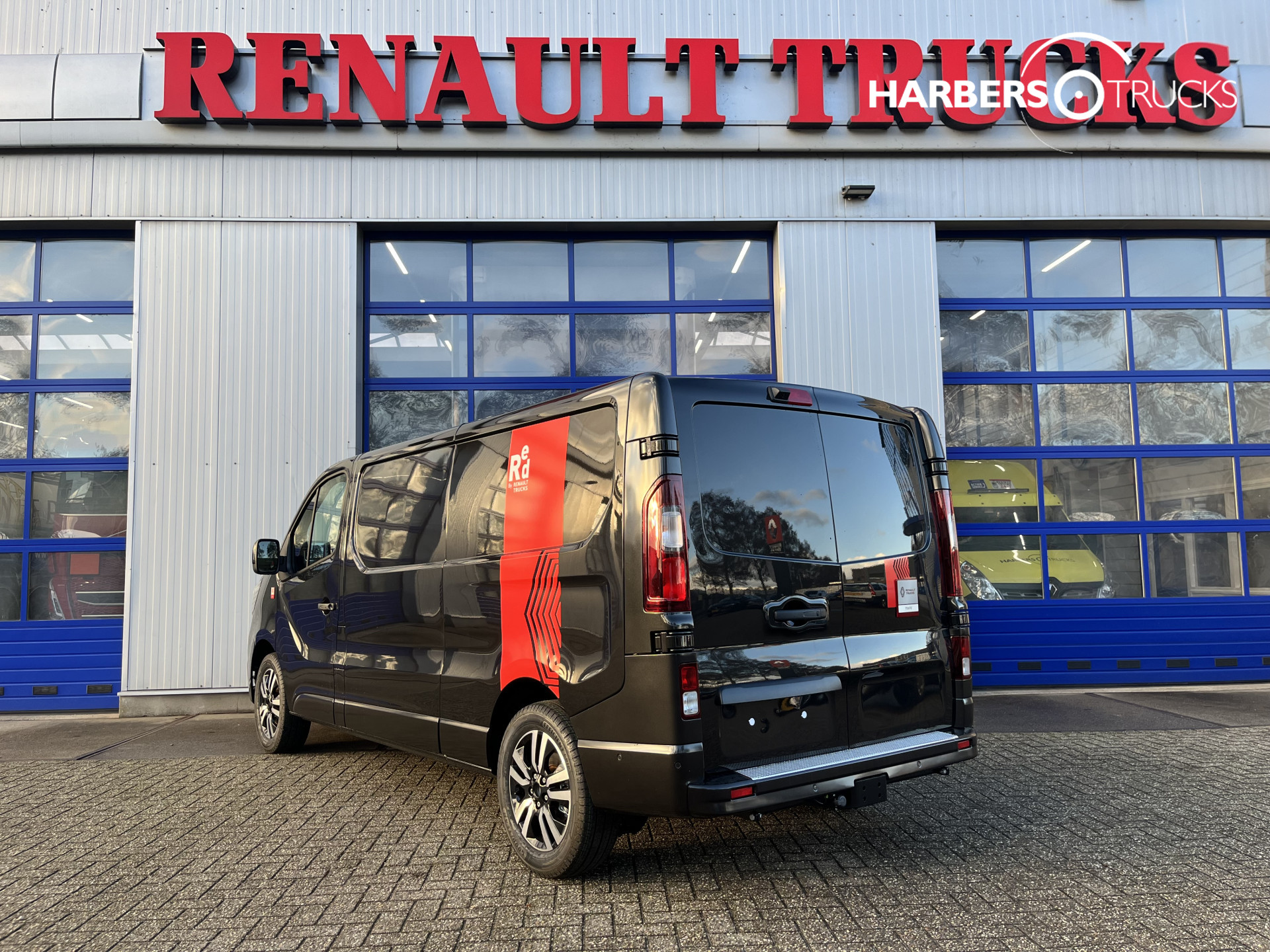 Renault Trafic Red Exclusive