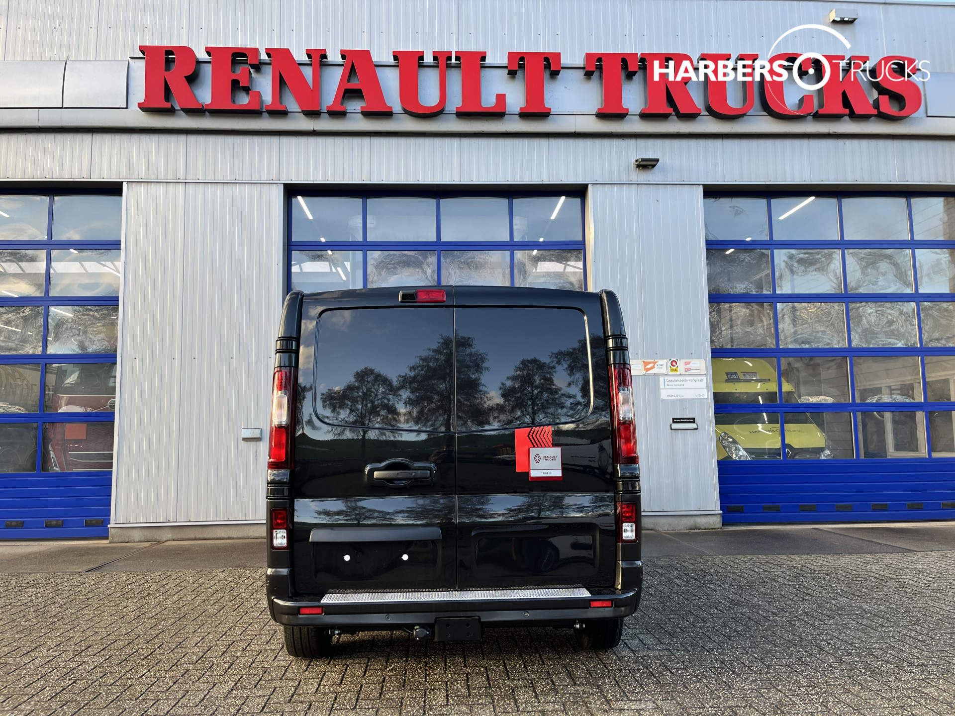 Renault Trafic Red Exclusive