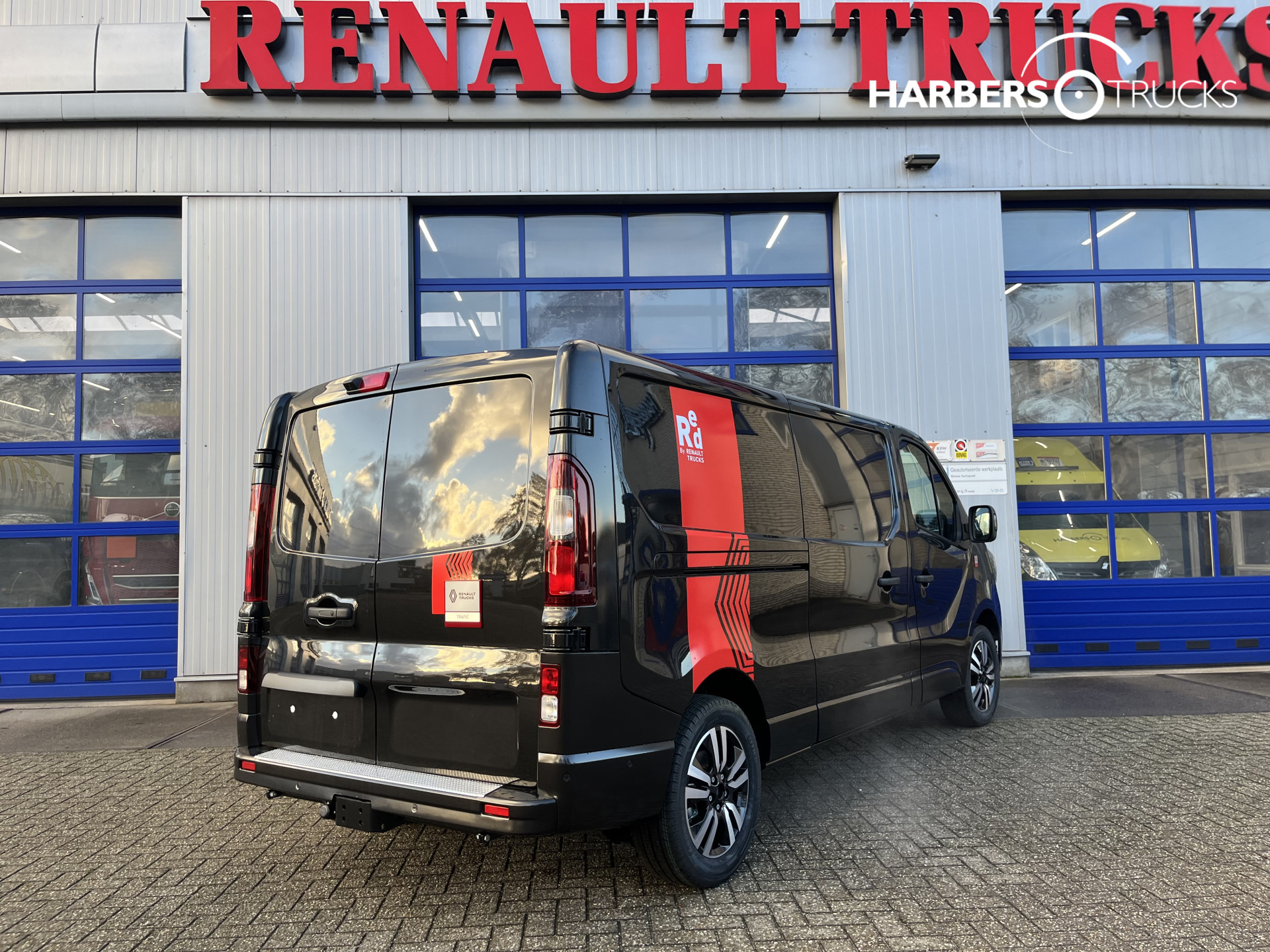 Renault Trafic Red Exclusive