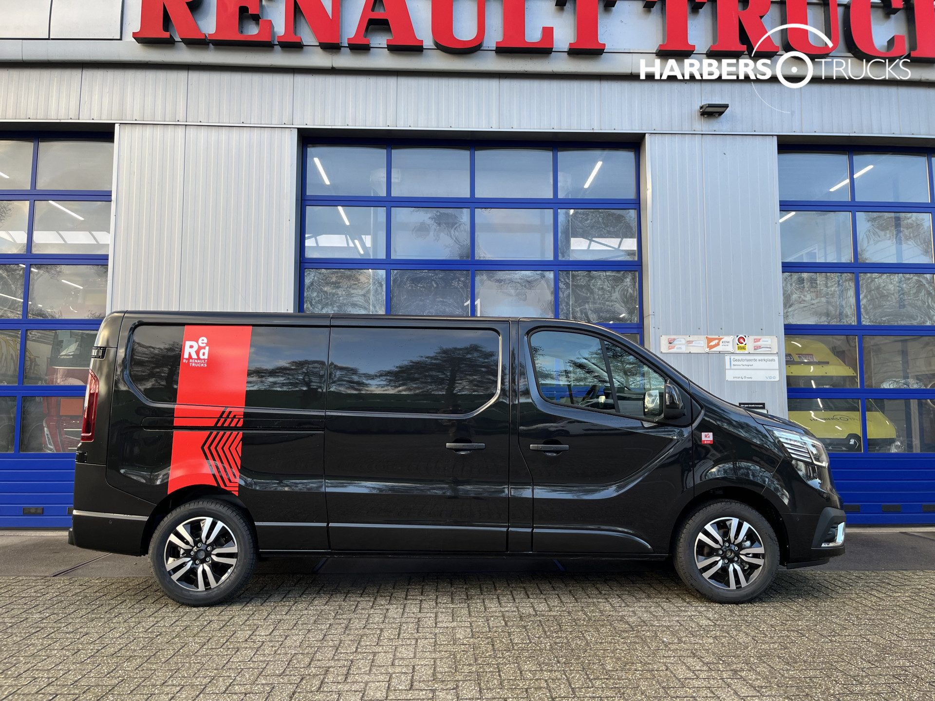 Renault Trafic Red Exclusive