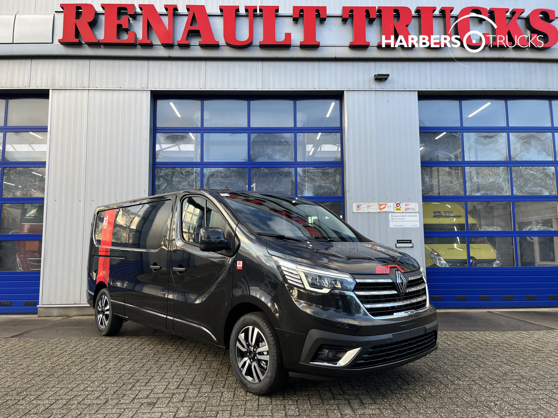 Renault Trafic Red Exclusive