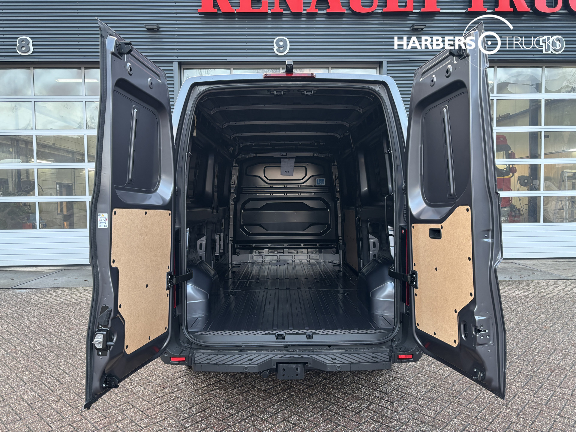 Renault Master L2H2 Automaat Red Edition