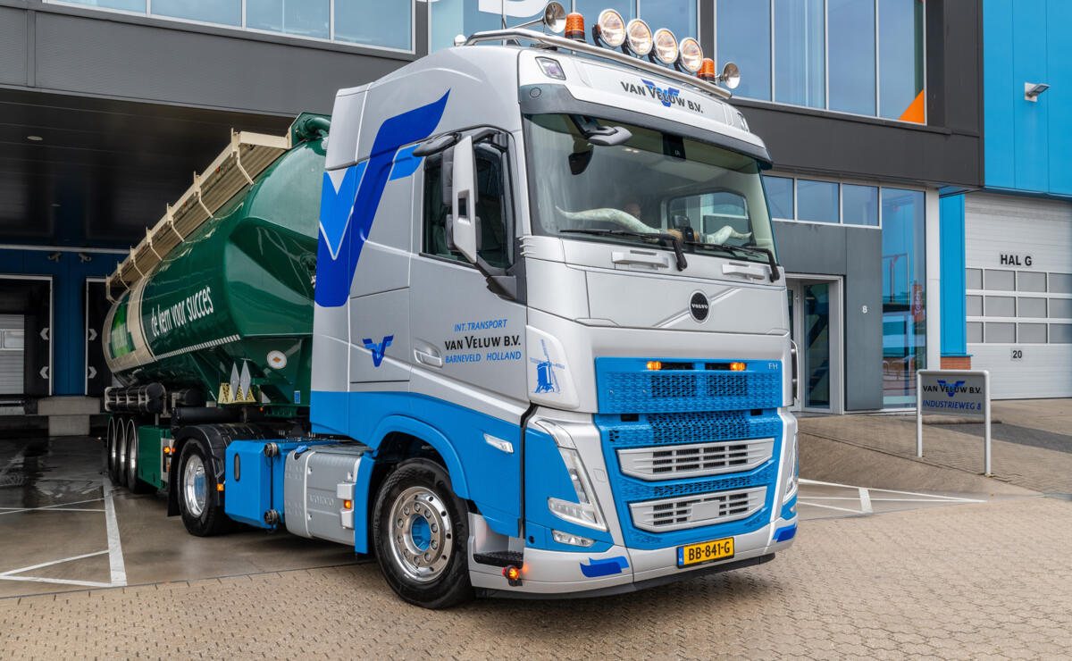 Internationaal Transport van Veluw Barneveld Volvo FH ADR-trekker