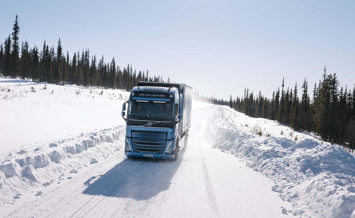Volvo Trucks hydrogen powered electric trucks-2 Volvo Trucks hydrogen powered electric trucks-2