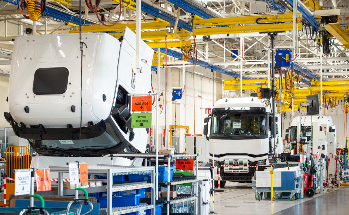Renault Trucks E-Tech factory Bourg-en-Bresse 2024 LR Renault Trucks E-Tech factory Bourg-en-Bresse 2024 LR