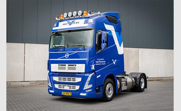 Persbericht_Eerste_Volvo_FH_LNG-truck_InternationaalTransport_van_Veluw_001_1024x457.jpg