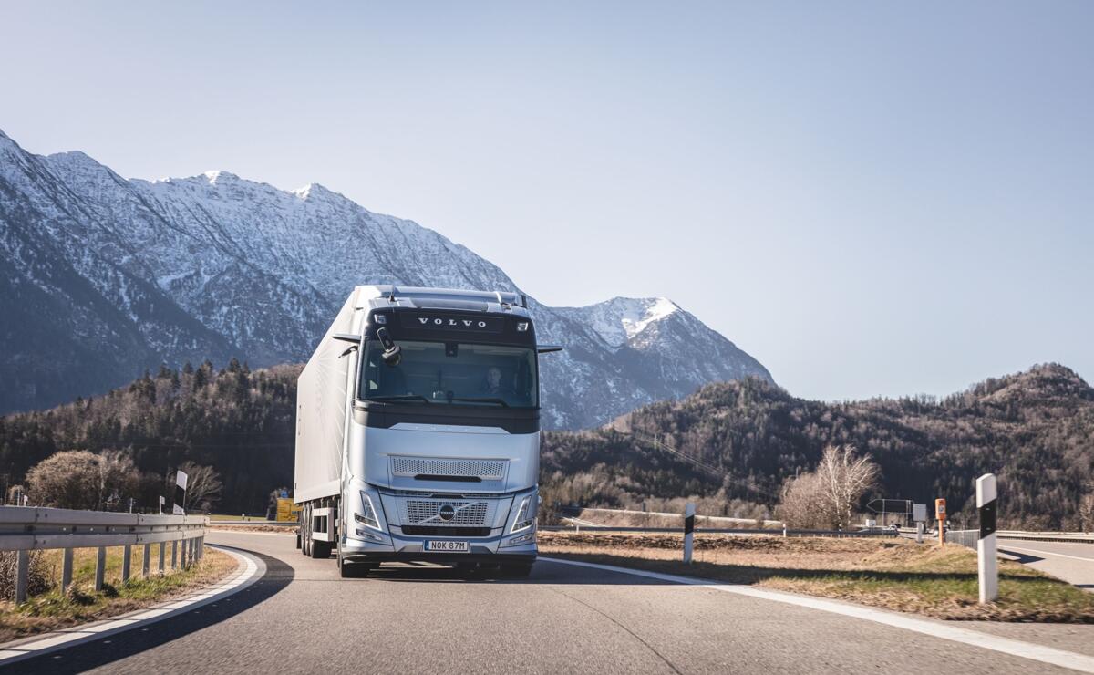 Volvo FH Aero I-Save onderweg Volvo FH Aero I-Save onderweg