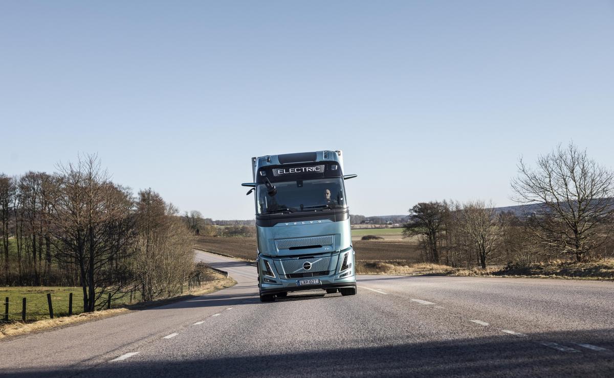 Volvo FH Aero Electric op de weg