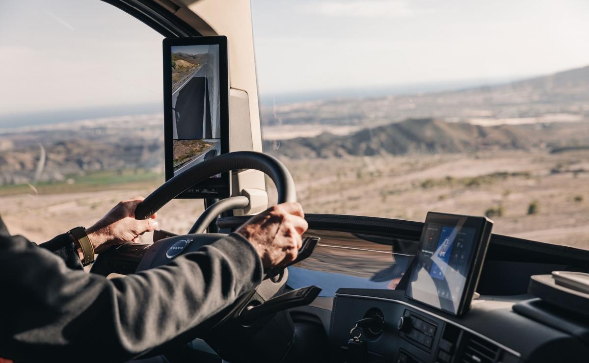 Volvo-truck met Camera Monitor System CMS