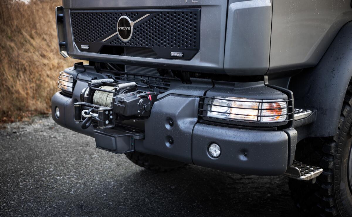 Volvo FL 4x4 front