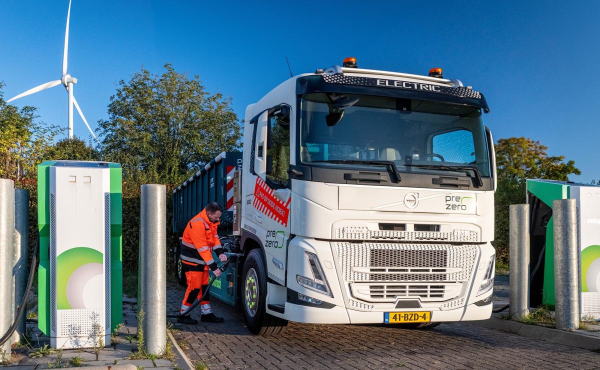 PreZero Volvo FM Electric opladen PreZero Volvo FM Electric opladen