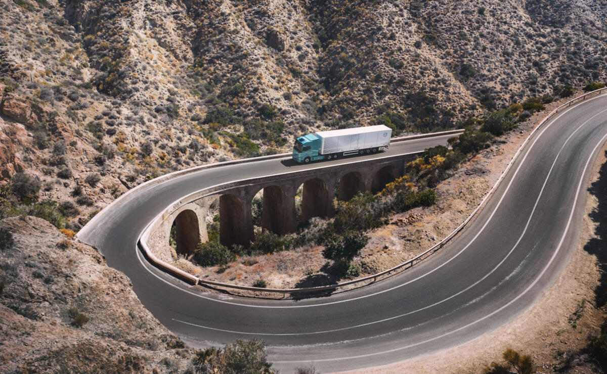 Volvo FH Aero extended range 8