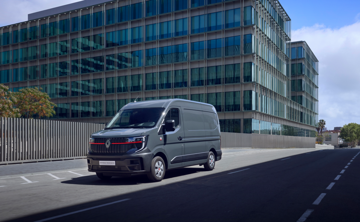 Harbers-Renault-Trucks-Master-road