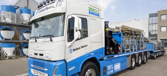 Volvo FM Electric kraanauto van St vd Brink Volvo FM Electric kraanauto van St vd Brink