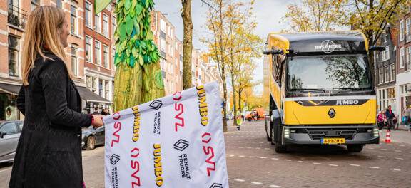 Wethouder Melanie van der Horst geeft het startsein Wethouder Melanie van der Horst geeft het startsein