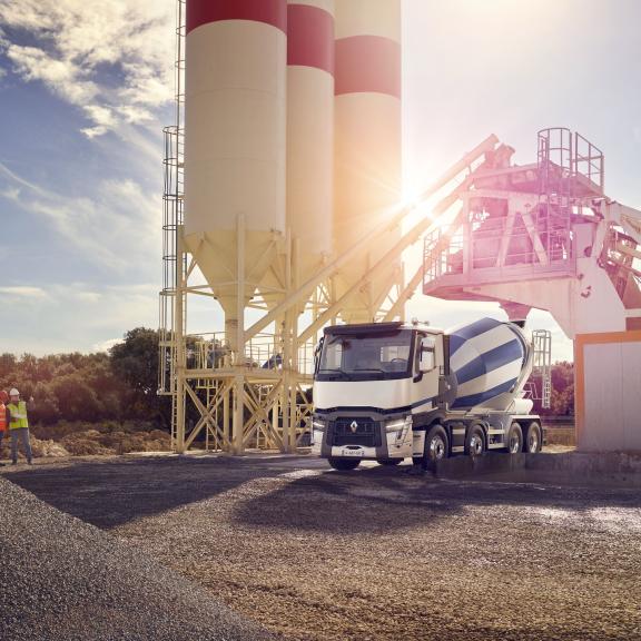 Harbers-Trucks-Renault Trucks C leaving a construction site