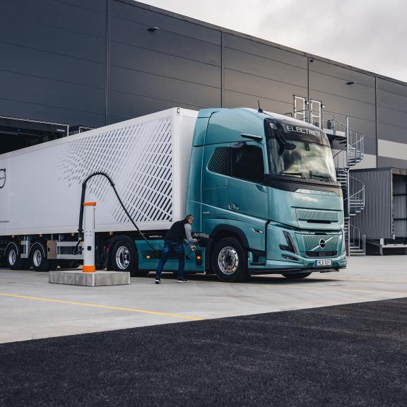 Harbers_Trucks_Volvo_FH_Aero_Electric
