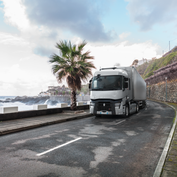 Renault-Trucks-T-rijdend-zee Renault-Trucks-T-rijdend-zee