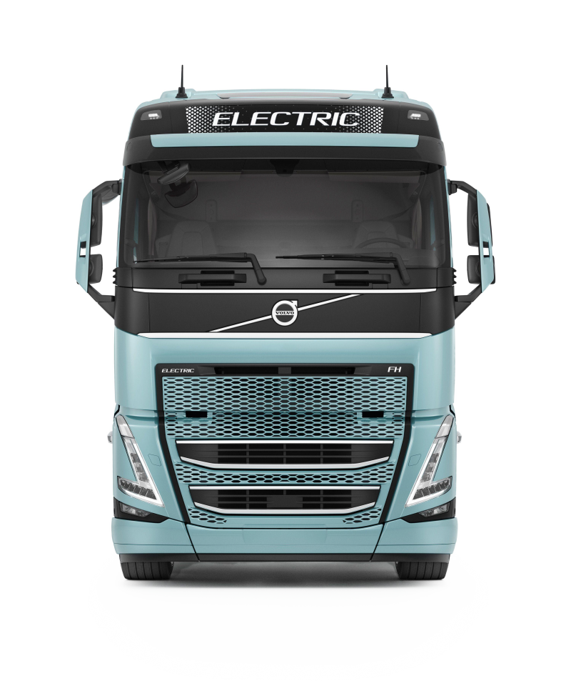 Harbers Trucks - Volvo FH Electric - studio - driekwart - vrijstaand