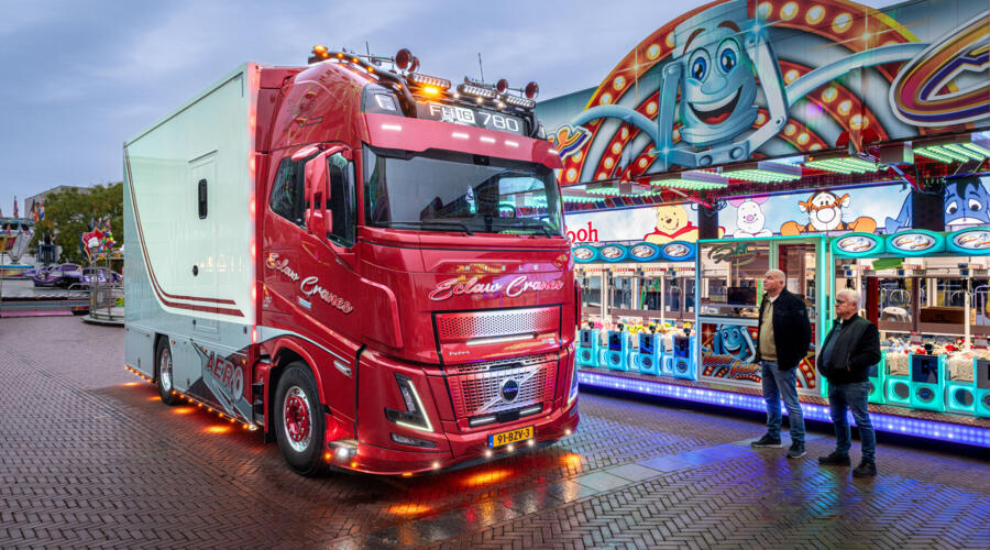 Volvo FH16 Aero Kermisexploitant C. Overkamp en Zn Volvo FH16 Aero Kermisexploitant C. Overkamp en Zn