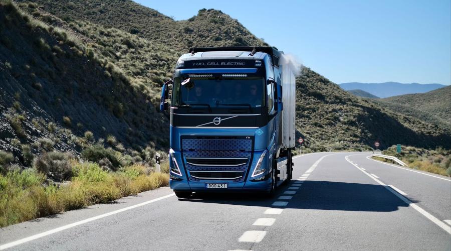 Volvo Trucks waterstoftruck header Volvo Trucks waterstoftruck header