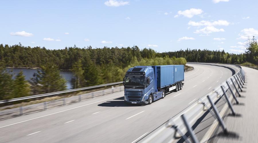 Volvo FH Fuel Cell Electric driving Volvo FH Fuel Cell Electric driving