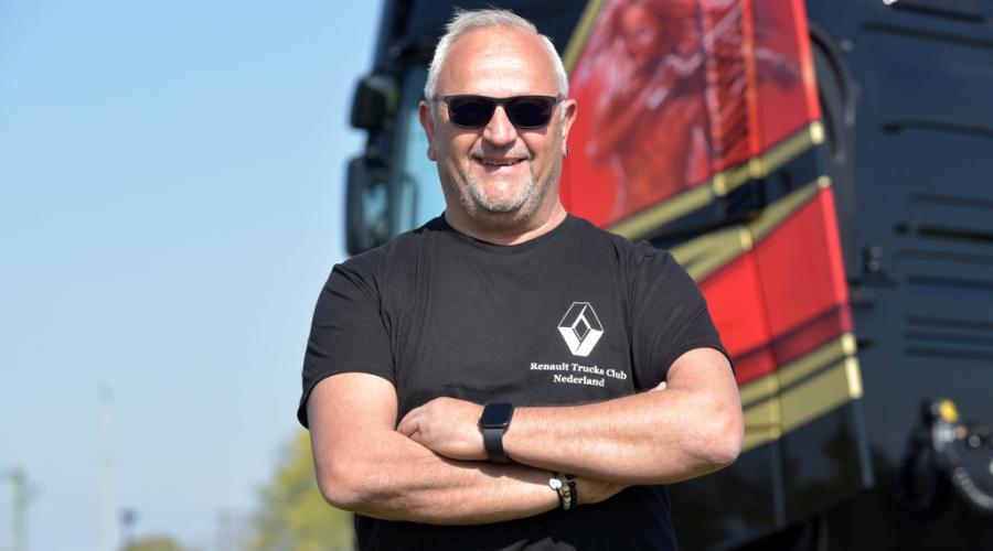 Harbers-Trotse-Hans-Brolsma-voor-zijn-Renault-truck-1024 Harbers-Trotse-Hans-Brolsma-voor-zijn-Renault-truck-1024