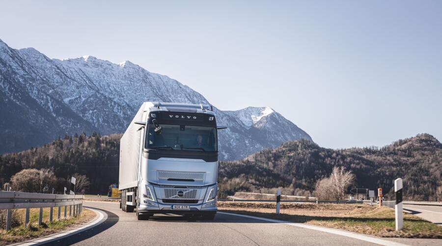 Volvo FH Aero I-Save onderweg Volvo FH Aero I-Save onderweg
